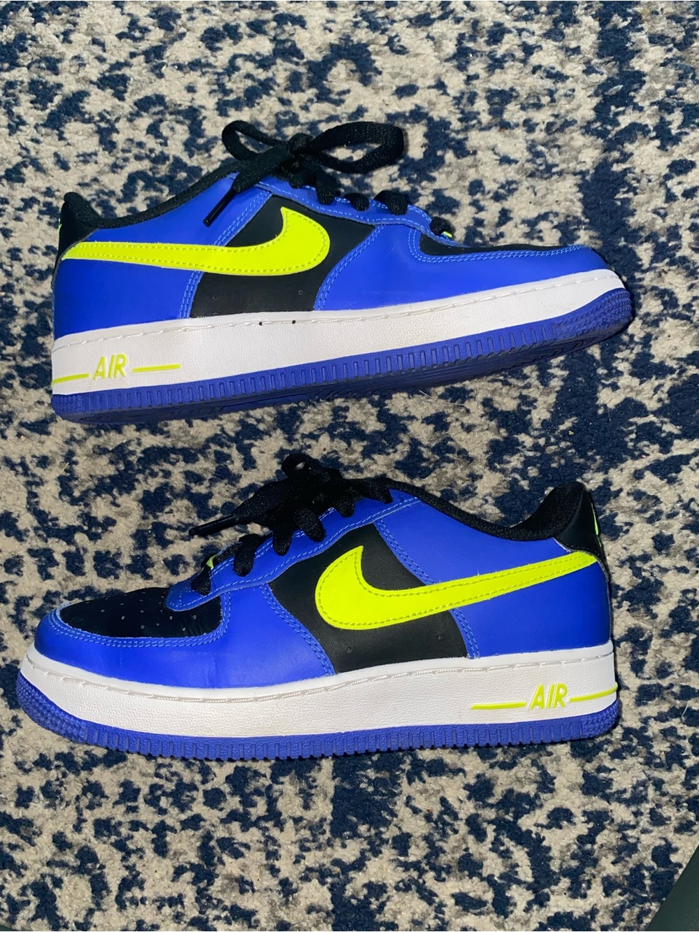 Nike Kids Blue Black Neon Yellow Air Force 1 Sneakers, boys size 5.5 - Picture 4 of 7